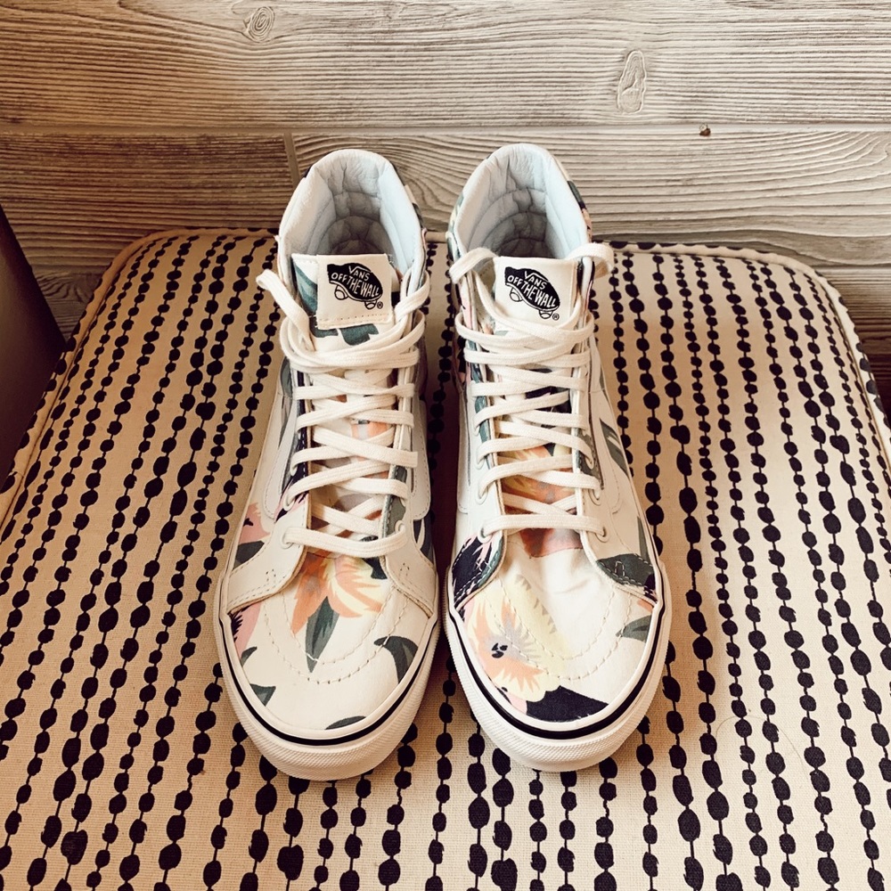 sk8-hi Vans NWOT